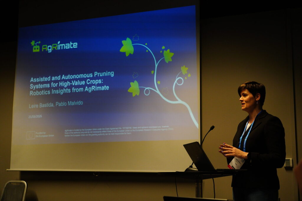 Leire Bastida from Tecnalia presenting at advanced robotics workshop